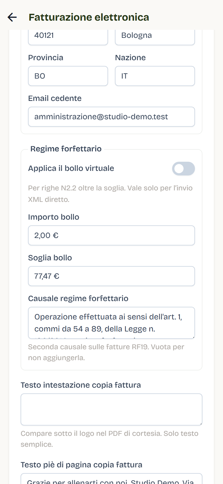 La sezione Regime forfettario con l'interruttore Applica il bollo virtuale, Importo bollo 2,00 euro, Soglia bollo 77,47 euro e la Causale regime forfettario.